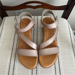 Stylish Women's Wedge Sandals in Cream